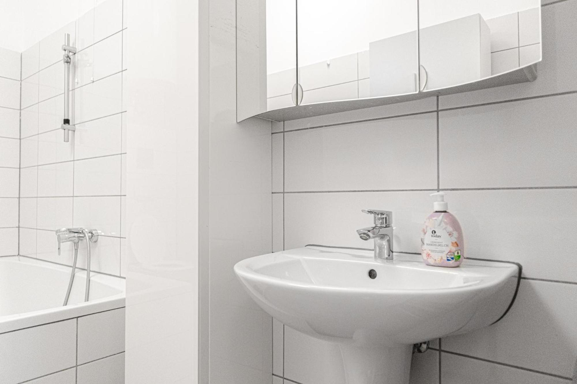 Lovely 2Br Shared Apartment, Enkplatz U3, 15Min To Center Вена Экстерьер фото